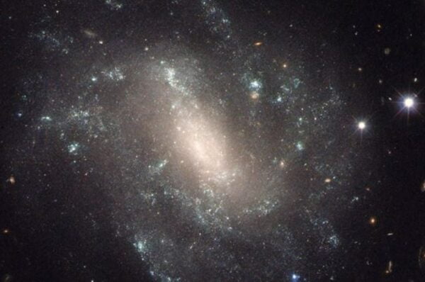علماء فلك يكشفون أول أول صورة للثقب الأسود