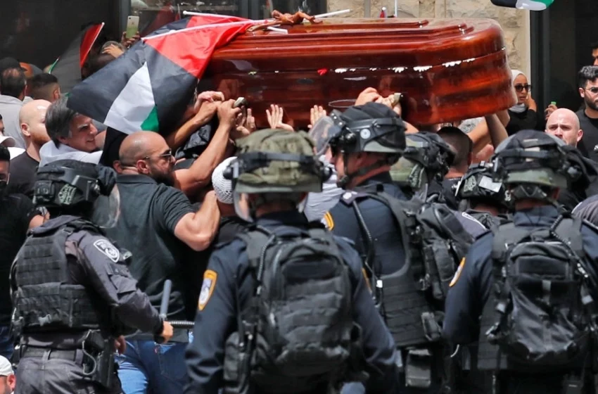  قوات الإحتلال الإسرائيلي تمنع مرافقة جنازة شرين أبو عاقلة