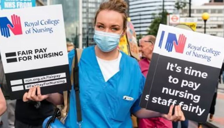 بريطانيا.. العاملون في قطاع التمريض يخوضون إضرابا عاما وسط أزمة اجتماعية تاريخية