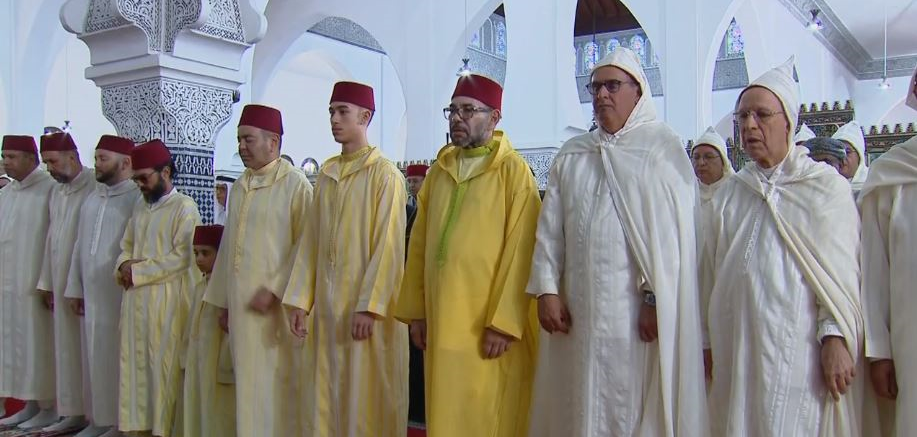 المؤمنين الملك محمد السادس يؤدي صلاة عيد الأضحى ويتقبل التهاني بهذه المناسبة السعيدة e1688035922189