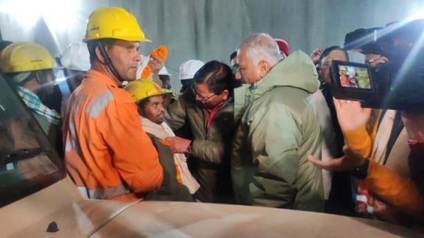 الإنقاذ تتمكن من إخراج العمال الـ41 العالقين في نفق منهار بالهند